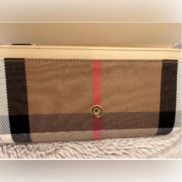 NWOT Burberry Tan and Brown Checkered Long Wallet - Pristine Brand New - Picture 6 of 6